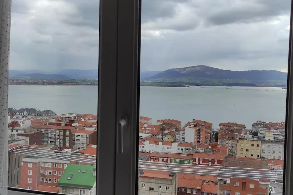 C01A05 Precioso Apartamento Con Vistas Al Mar Santander 0*,